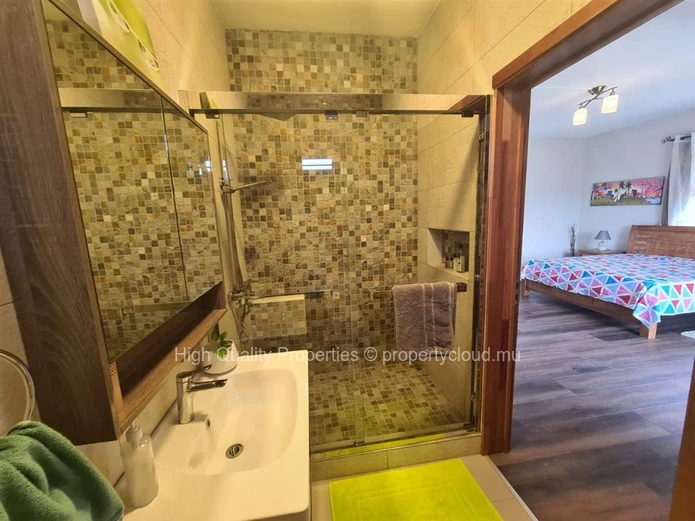 Stunning 5-Bedroom Villa with Pool for Rent in Pereybere, Grand Baie