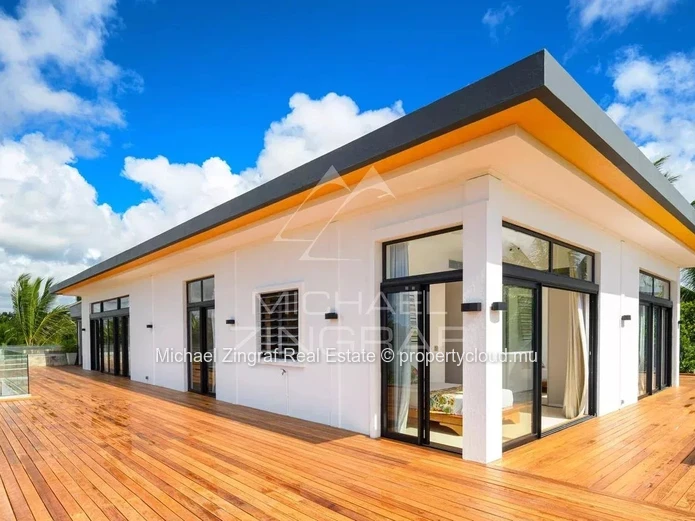 Penthouse d’Exception de 4 Chambres avec Vue Panoramique sur le Lagon à Azuri Golf & Beachfront Village