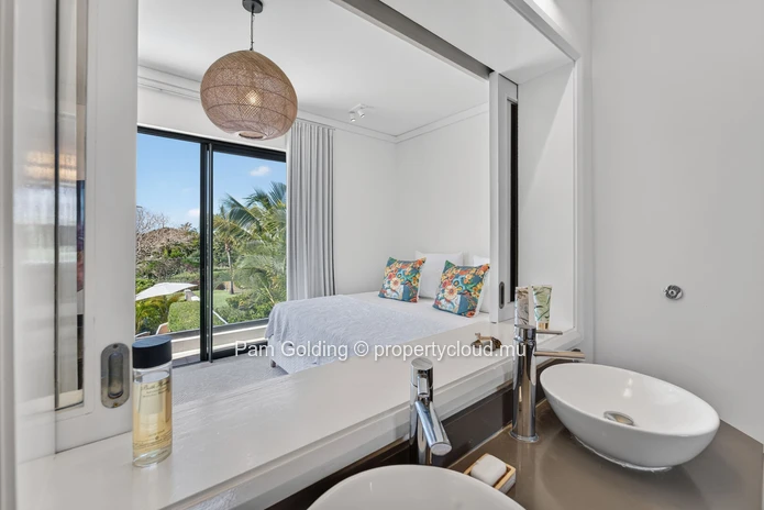 Maison de ville de 4 chambres avec piscine privée à vendre à Azuri Ocean & Golf Village, Île Maurice (Mandat exclusif)