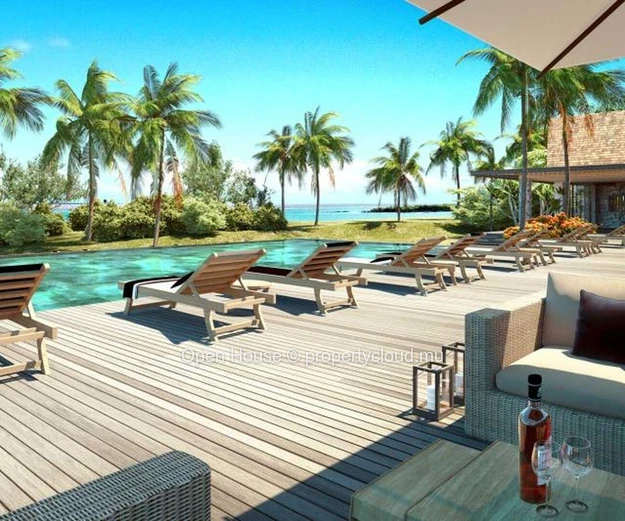 Luxury apartment with 3 bedrooms, private and communal swimming pool, boat parking and launching ramp. Sea and island...