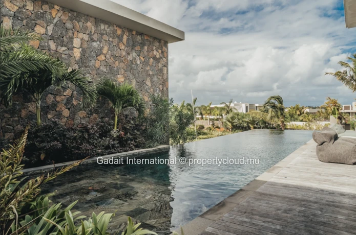 Villa Sunrise : 4 bedroom villa for rent with garden view | Anahita Beau Champ