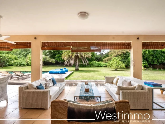 TAMARIN - Villa for sale in Tamarina on golf course with pool and garden