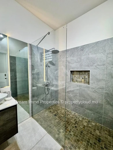 Sea view penthouse with rooftop & private pool in Flic en Flac - Mauritius