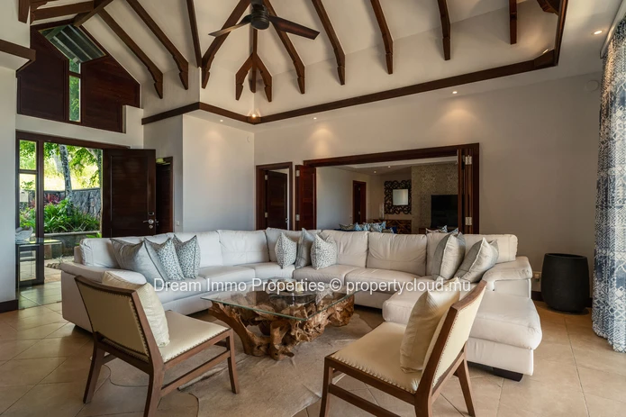 Élégante villa vue mer dans le prestigieux domaine golfique Heritage Villas Valriche à Bel Ombre – Ile Maurice