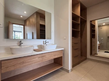 4 Bedroom Apartment