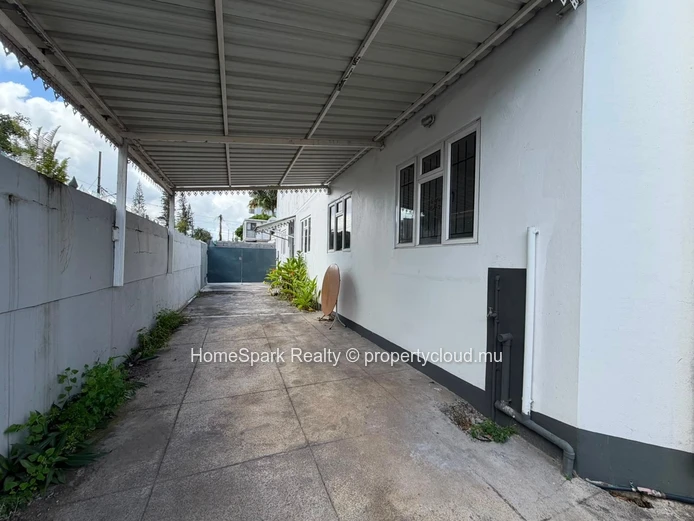 2-Bedroom Apartment for Rent – Rose Hill