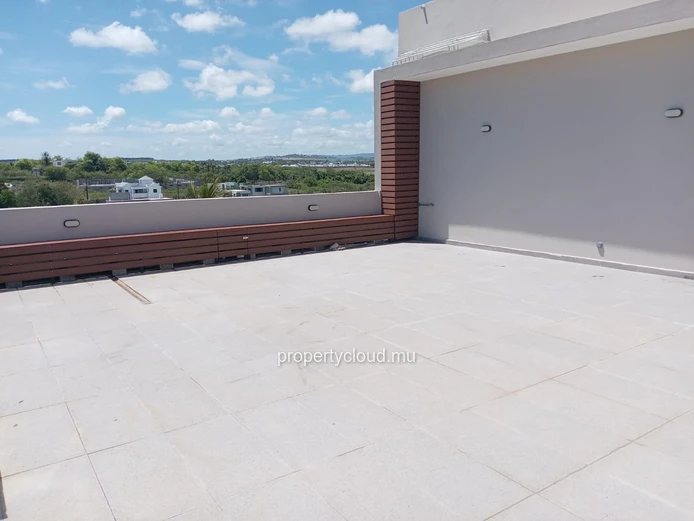 À VENDRE – PENTHOUSE NEUF 180 m² – CENTRE GRAND BAIE