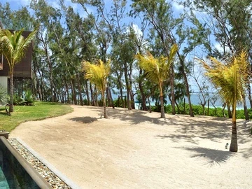 Nicely furnished 3 bedrooms beachfront apartment for rent at Belle Mare.
