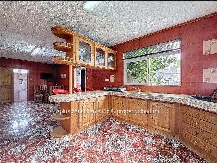 4BR Furnished Rose Hill Home — Retro Tiles, Balcony & Parking