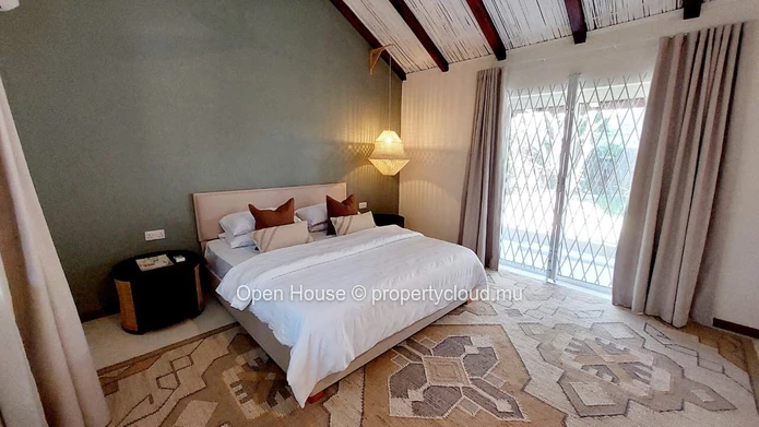 Villa meublée de 3 chambres avec piscine à louer à Calodyne