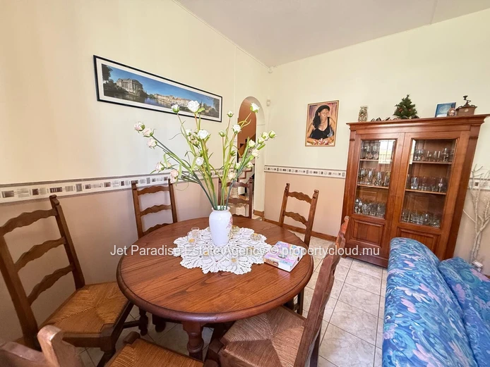 Stunning 3-Bedroom House for Sale in Flic en Flac - with Garden and Garage 
