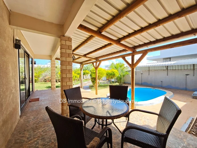 À Vendre – Maison À Pointe Aux Piments | Grand Jardin -Piscine – Nord