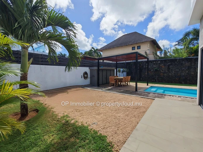 Maison meublée 4 chambres avec piscine à louer à Péreybère