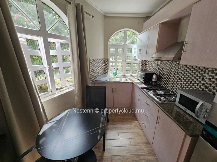 Freshly renovated 1-bedroom studio within walking distance of the beach