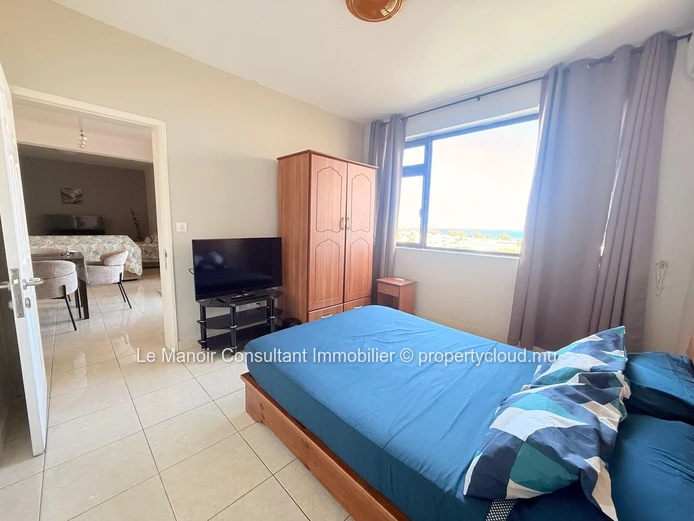 3-Bedroom Apartment - Sea view - Close to bus stop, shops and beaches