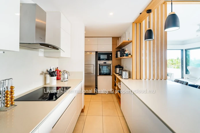 Penthouse for sale in Golf estate