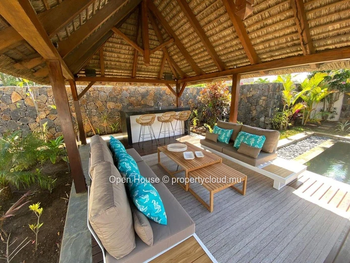 Villa d'architecte de 400m2, terrain de 1210m2, 5 chambres en suite dont master, mezzanine, piscine, magnifique jardi...
