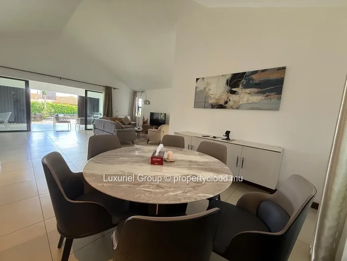 High-End Villa With Ensuite Bedrooms & Tropical Garden
