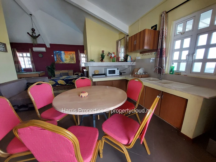 Stylish second-floor penthouse for rent in Pointe aux Piments.