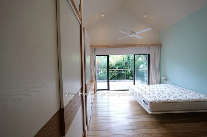 Luxurious Waterfront Villa with Private Pool in Rivière Noire - Black River Area - 237m² living space - Boat Garage -...