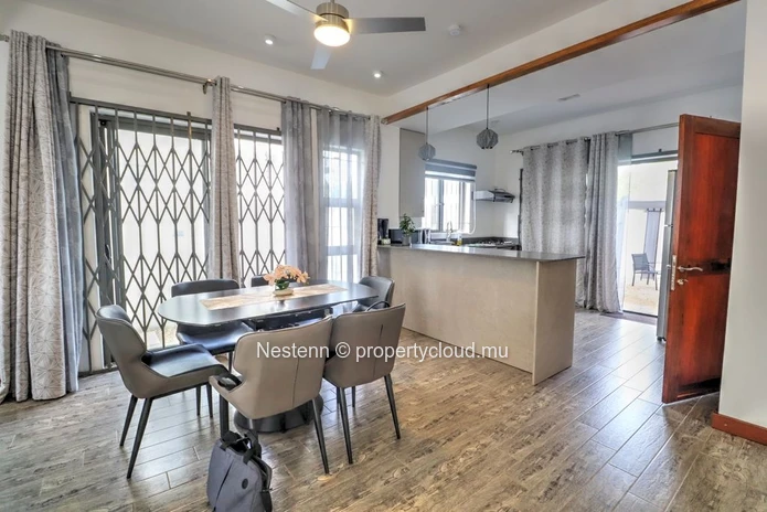 3 bedrooms contemporary in a quiet area 