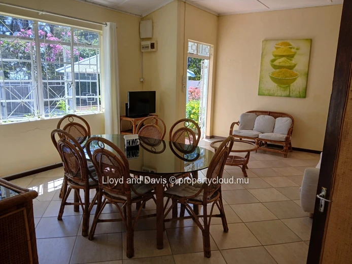 Charming Villa with Independent Cottage Near the Sea