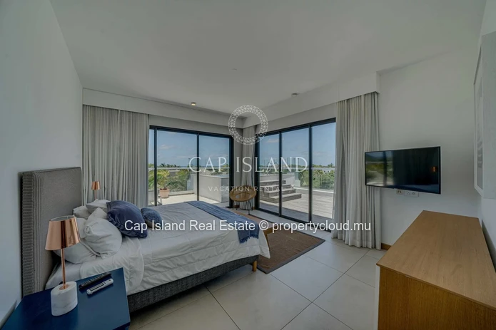 4 Bedroom Penthouse with Panoramic Sea View