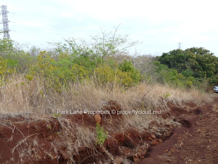 Large plot of land with great developing potential!