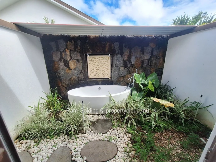 Serene Elegance: 3-Bedroom Villa in Clos du Littoral, Grand Baie