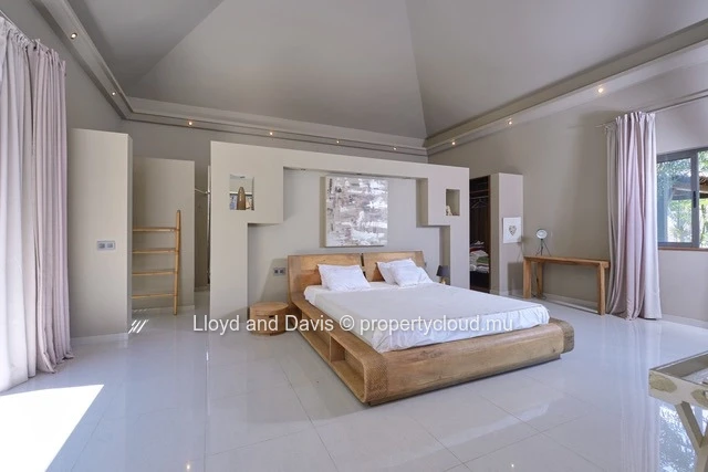 4-Bedroom En-Suite Villa with Office in Grand Baie