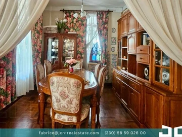 5 Bedroom Villa