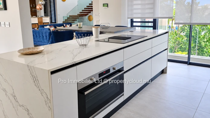 Magnifique et exclusive villa neuve à vendre dans le réputé Anahita Golf Resort, Beau Champ.