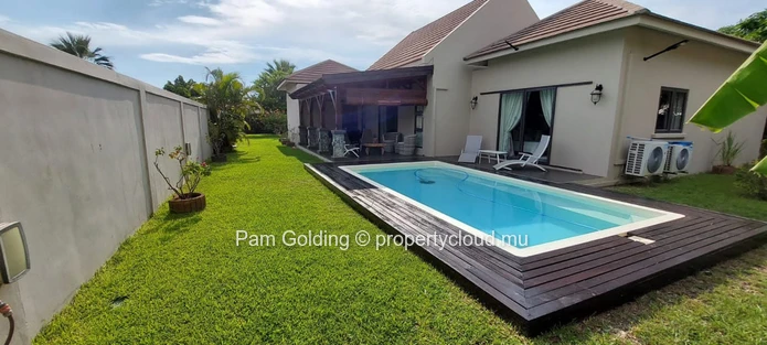 Maison Idéalement Située au Cœur de Tamarin à Vendre