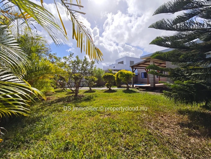 À Vendre – Maison À Pointe Aux Piments | Grand Jardin -Piscine – Nord