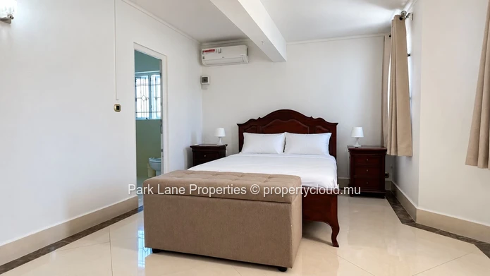 Villa lumineuse de 3 chambres avec jardin et garage à Ébène