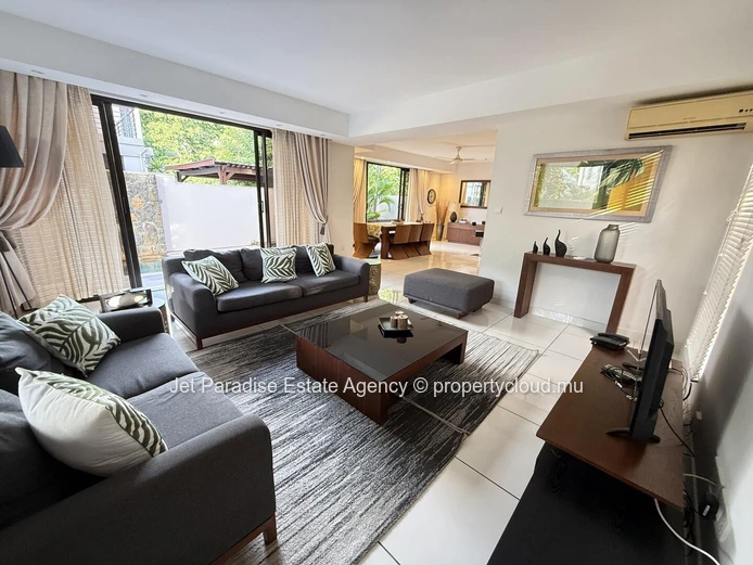 Maison à vendre à Rivière Noire - Black River, 210m², 4 chambres en suite, piscine privée, proche écoles, arrêt de bu...