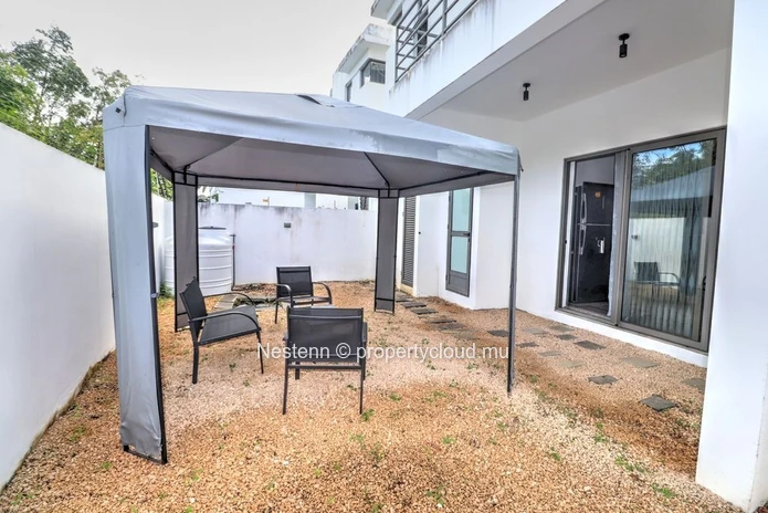 3 bedrooms contemporary in a quiet area 