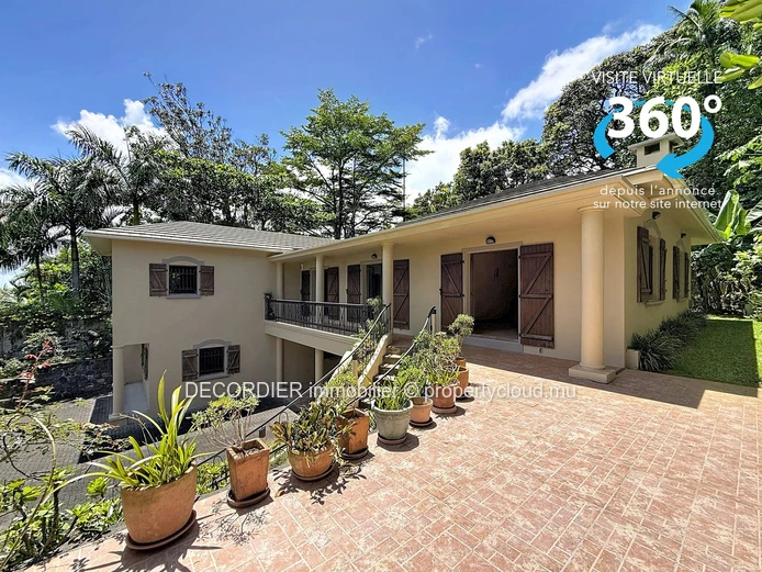 Elegant High-End Family Residence in the Heart of Floréal