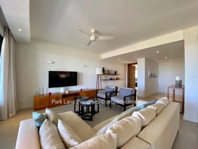 Contemporary living with sea view