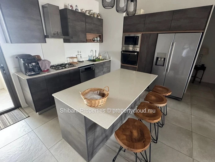 Appartement au Dernier Étage avec Toit-Terrasse Privé