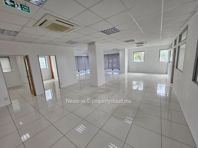 Bureau de 270 m² 