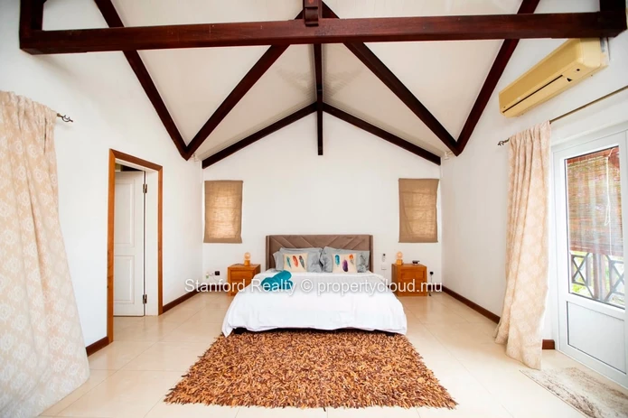 Modern 4-Bedroom Villa for Rent - Tamarin, West