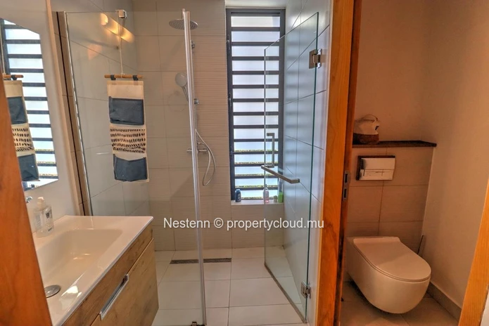 Magnificent 3-bed apartment in residence in a quiet area.