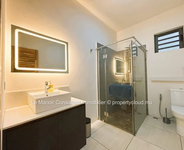 Modern 3-bedroom ground-floor apartment, fully equipped – Secure residence with swimming pool