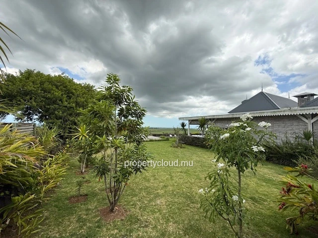 A vendre magnifique villa de 3 chambres à Mont Piton 1.