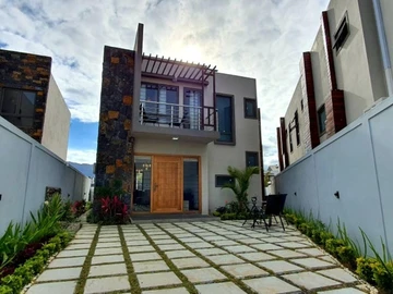 To rent - Magnificent furnished and equipped contemporary house of 171 m2 in Ebene.