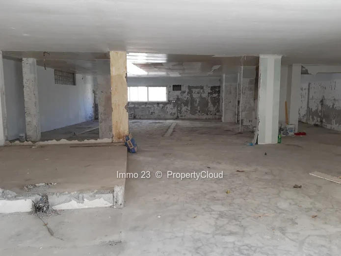 Emplacement commercial - 382m2 - Eb00e8ne - Ref. EM48029LO