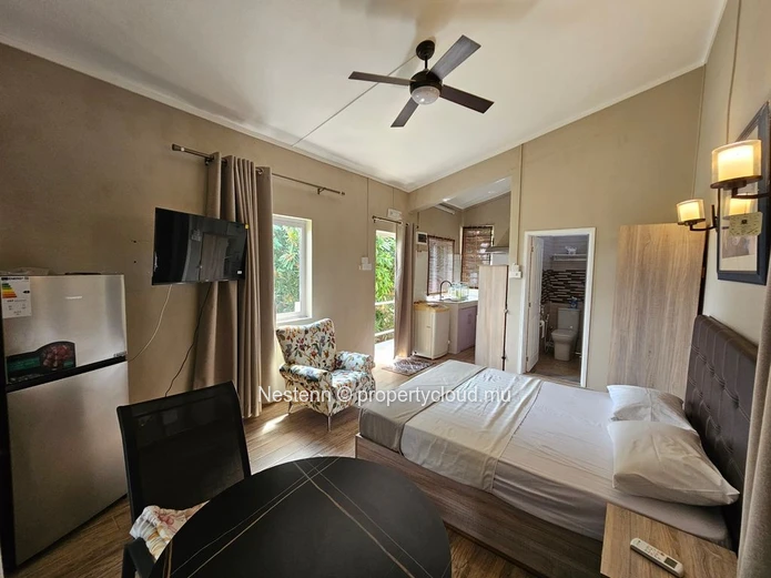 Freshly renovated studio apartment with balcony, within walking distance of the beach.