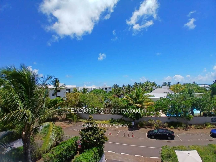 Duplex de Luxe Meublé à Louer – Azuri Village, Roches Noires