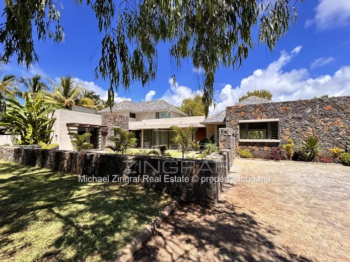 New built villa on Golf